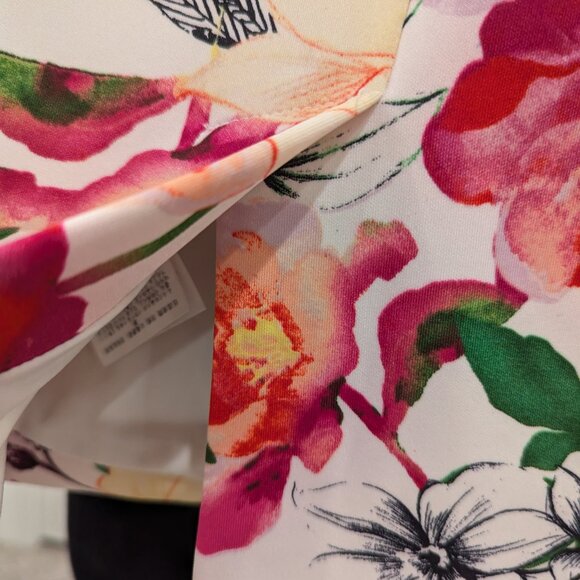 Gorgeous Floral Corset XXS and Pencil skirt XS set from GUESS - Picture 9 of 15